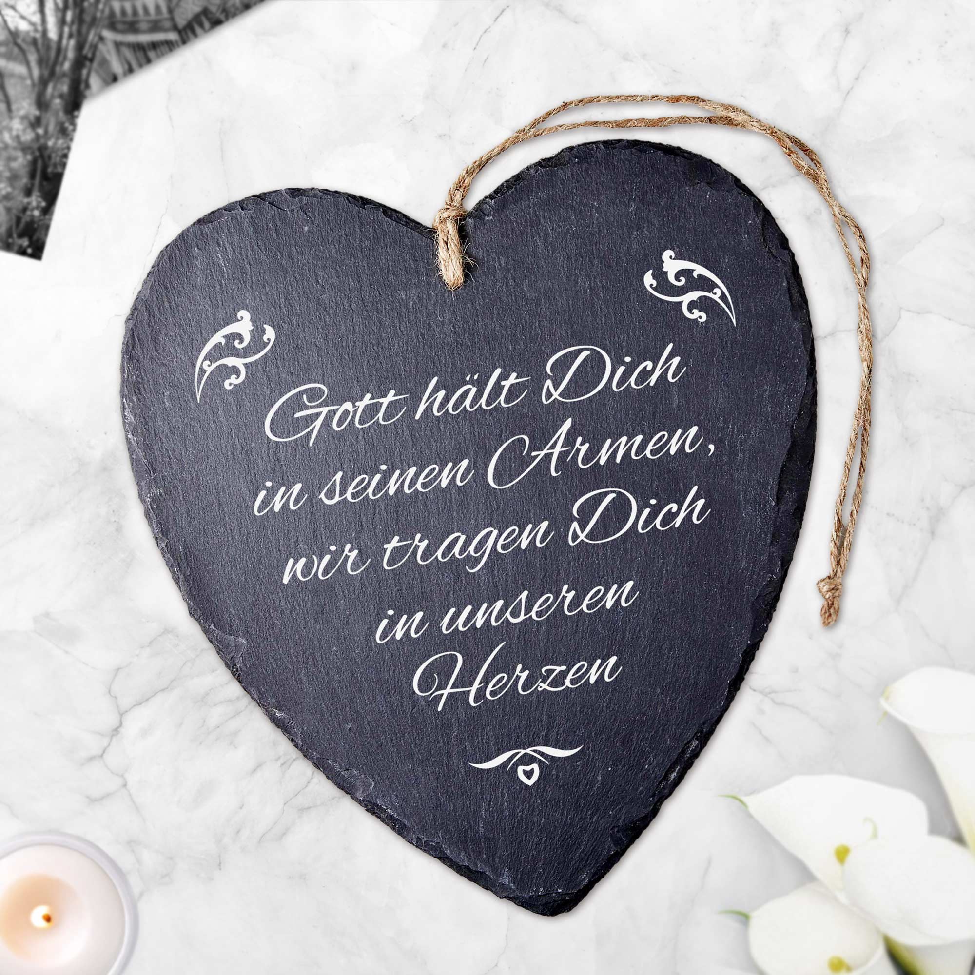 Schieferherz mit Gravur - Gott hält dich in seinen Armen Schieferherz mit Gravur - Gott hält dich in seinen Armen