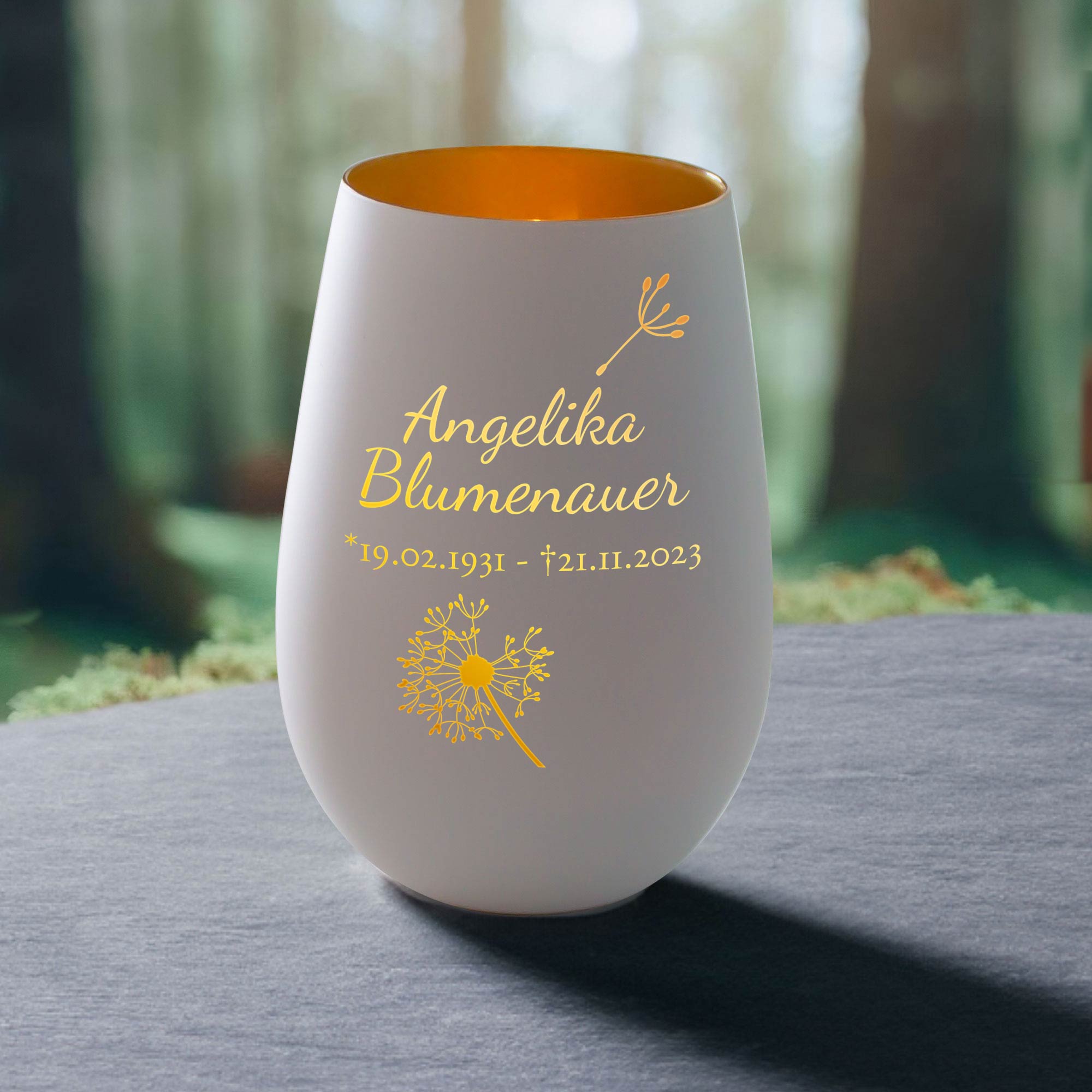 Personalisiertes Windlicht mit Trauerblume - Weiß Gold