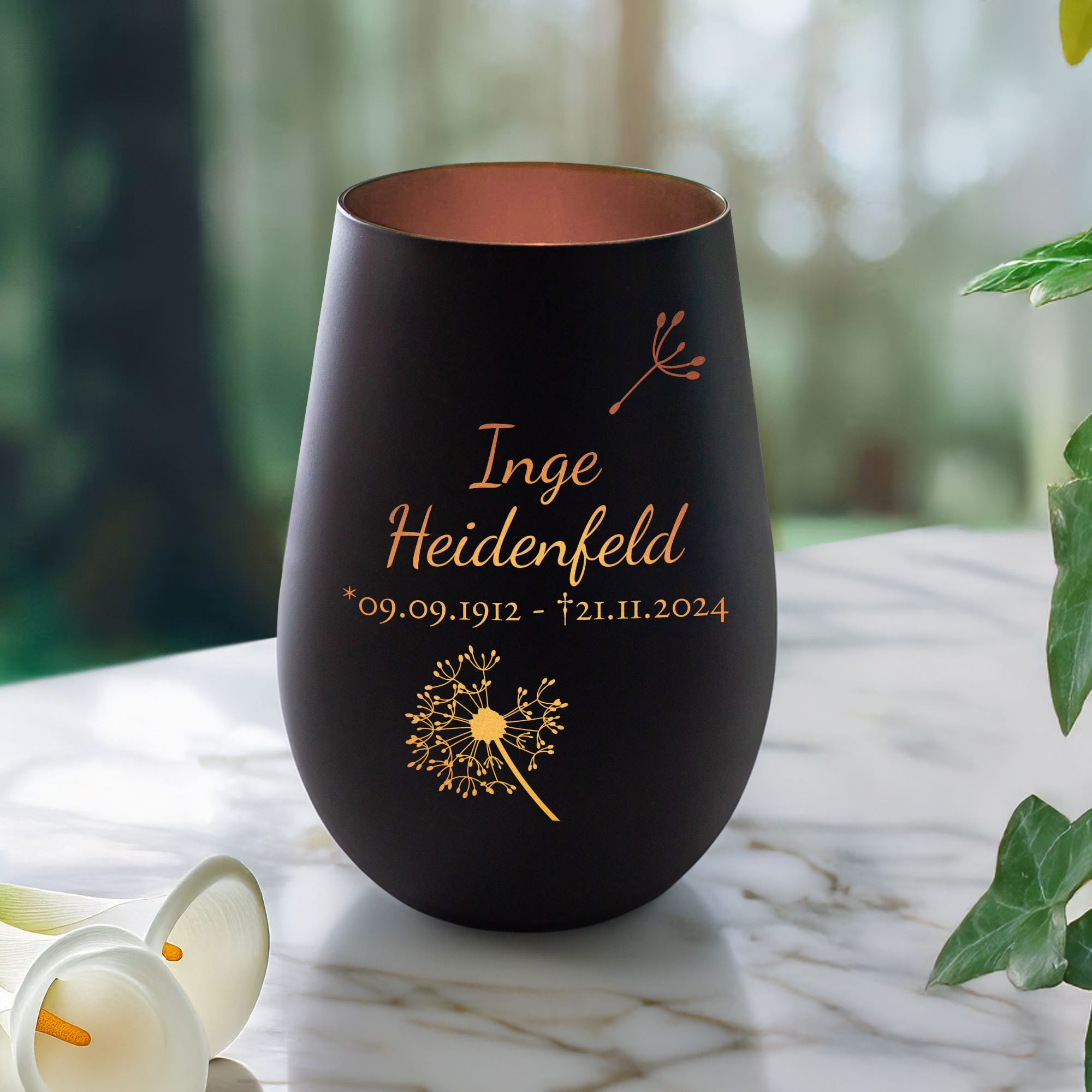Personalisiertes Windlicht mit Trauerblume - Schwarz Bronze Personalisiertes Windlicht mit Trauerblume - Schwarz Bronze