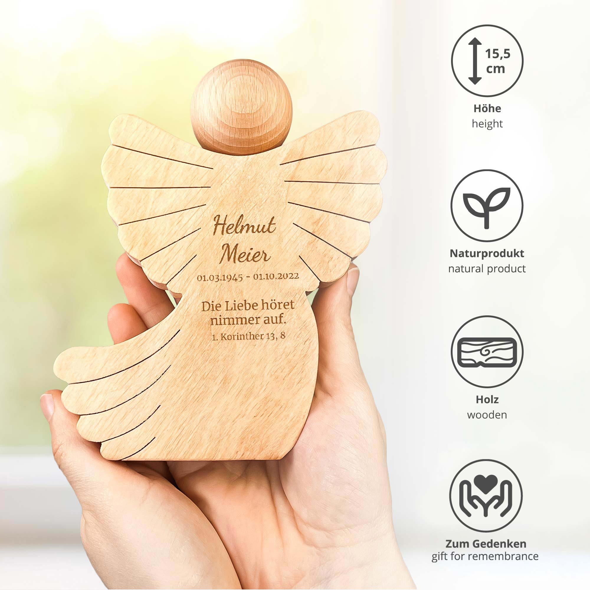 Personalisierter Holzengel mit Schweif - Die Liebe höret nimmer auf Personalisierter Holzengel mit Schweif - Die Liebe höret nimmer auf