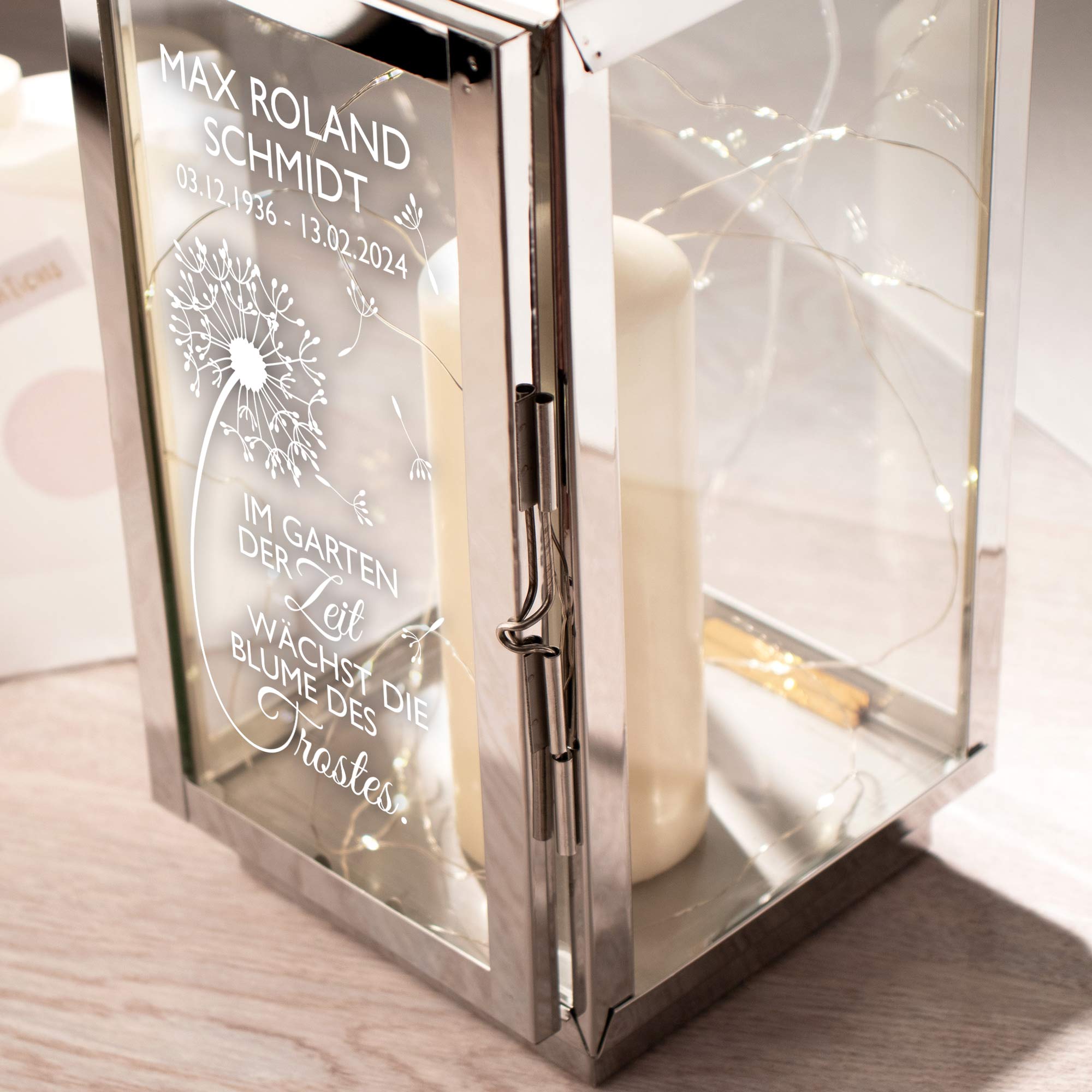 Personalisierte Silber Laterne - Blume des Trostes Personalisierte Silber Laterne - Blume des Trostes