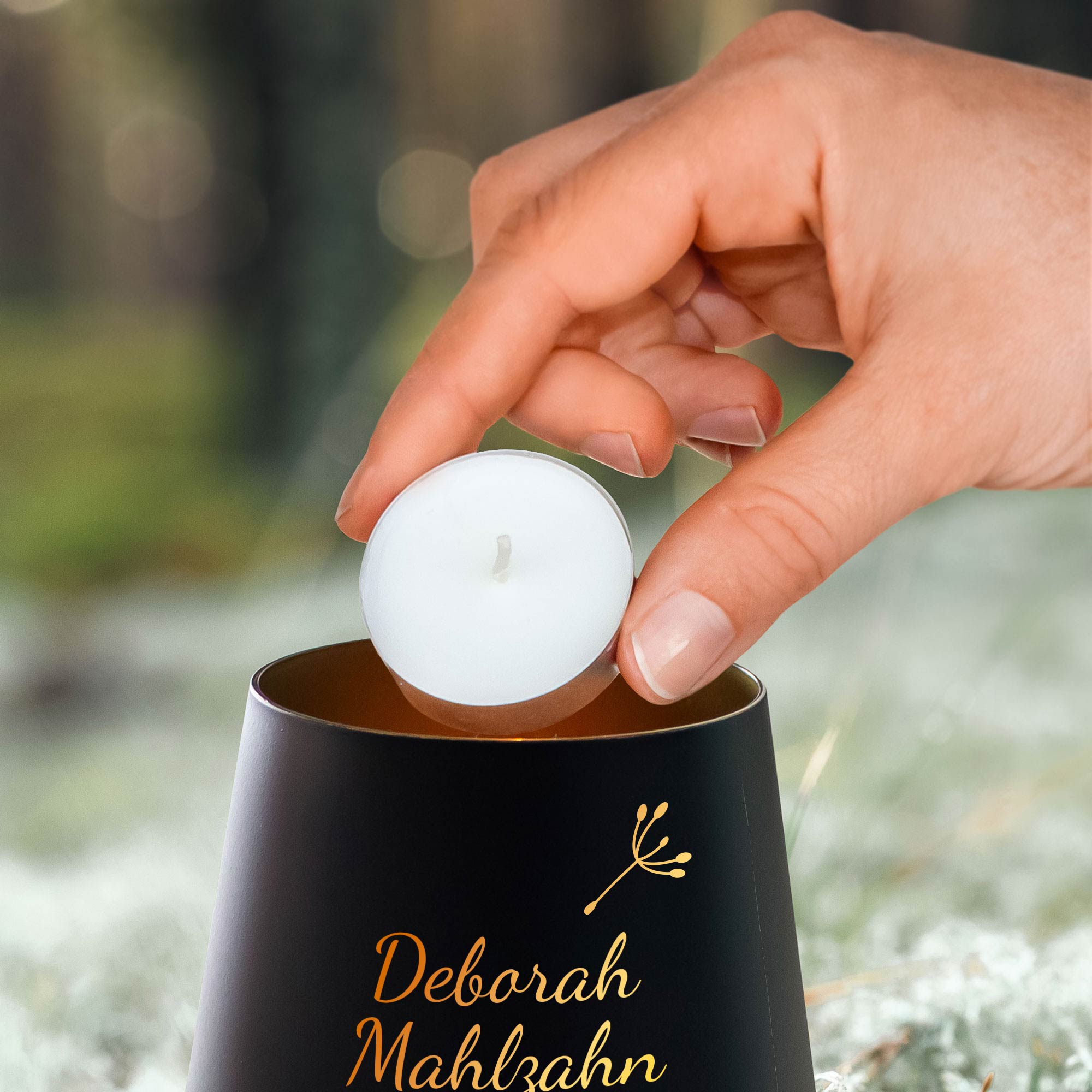 Personalisiertes Windlicht mit Trauerblume - Schwarz Gold Personalisiertes Windlicht mit Trauerblume - Schwarz Gold