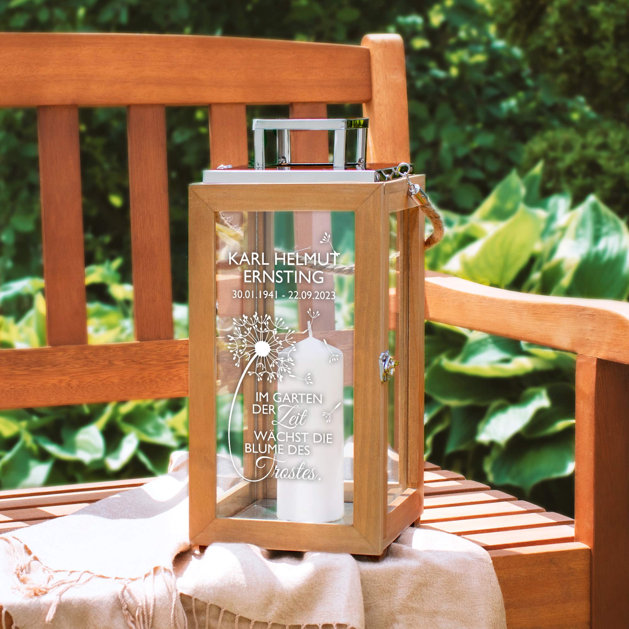 Personalisierte Holzlaterne - Blume des Trostes Personalisierte Holzlaterne - Blume des Trostes