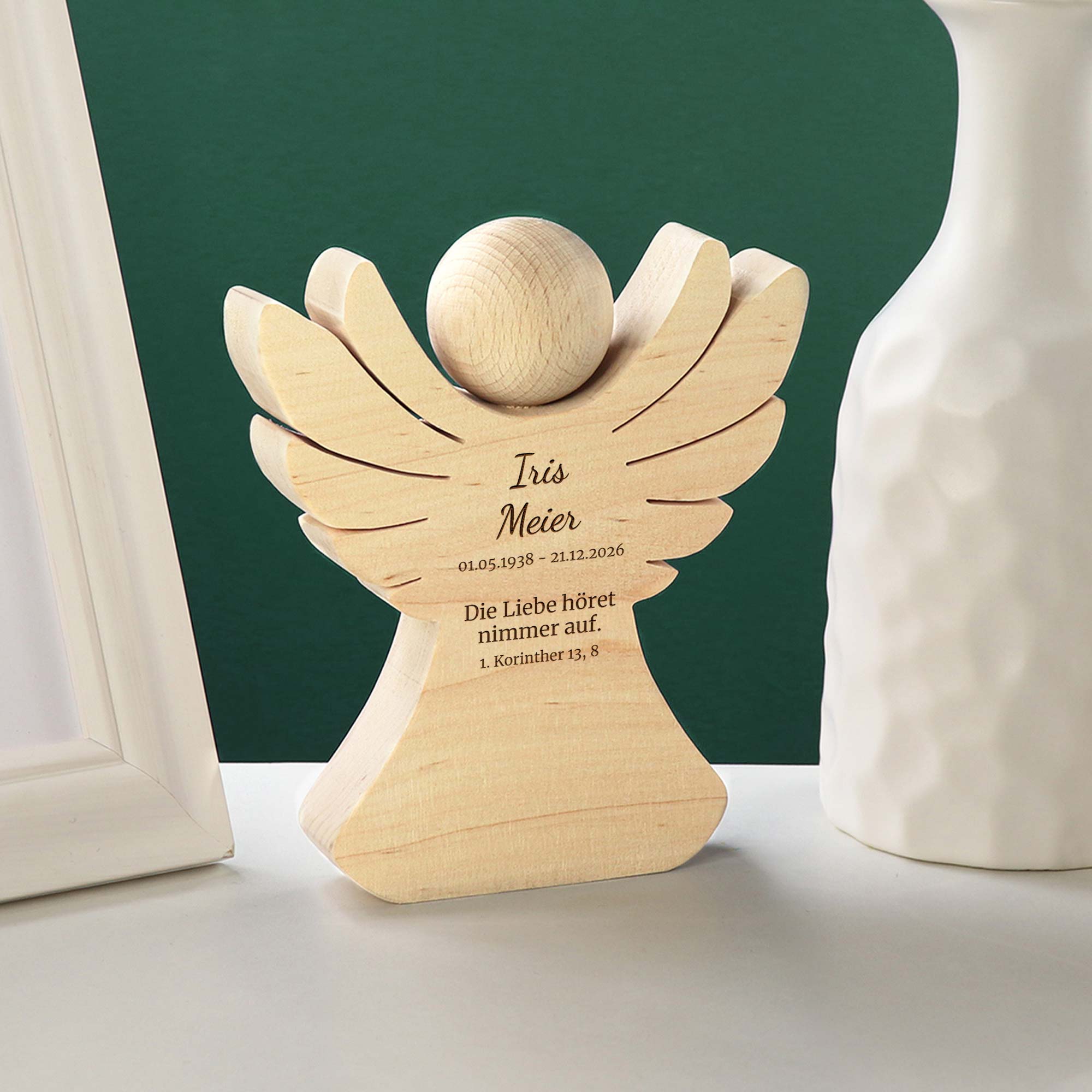 Personalisierter Holzengel - Die Liebe höret nimmer auf Personalisierter Holzengel - Die Liebe höret nimmer auf