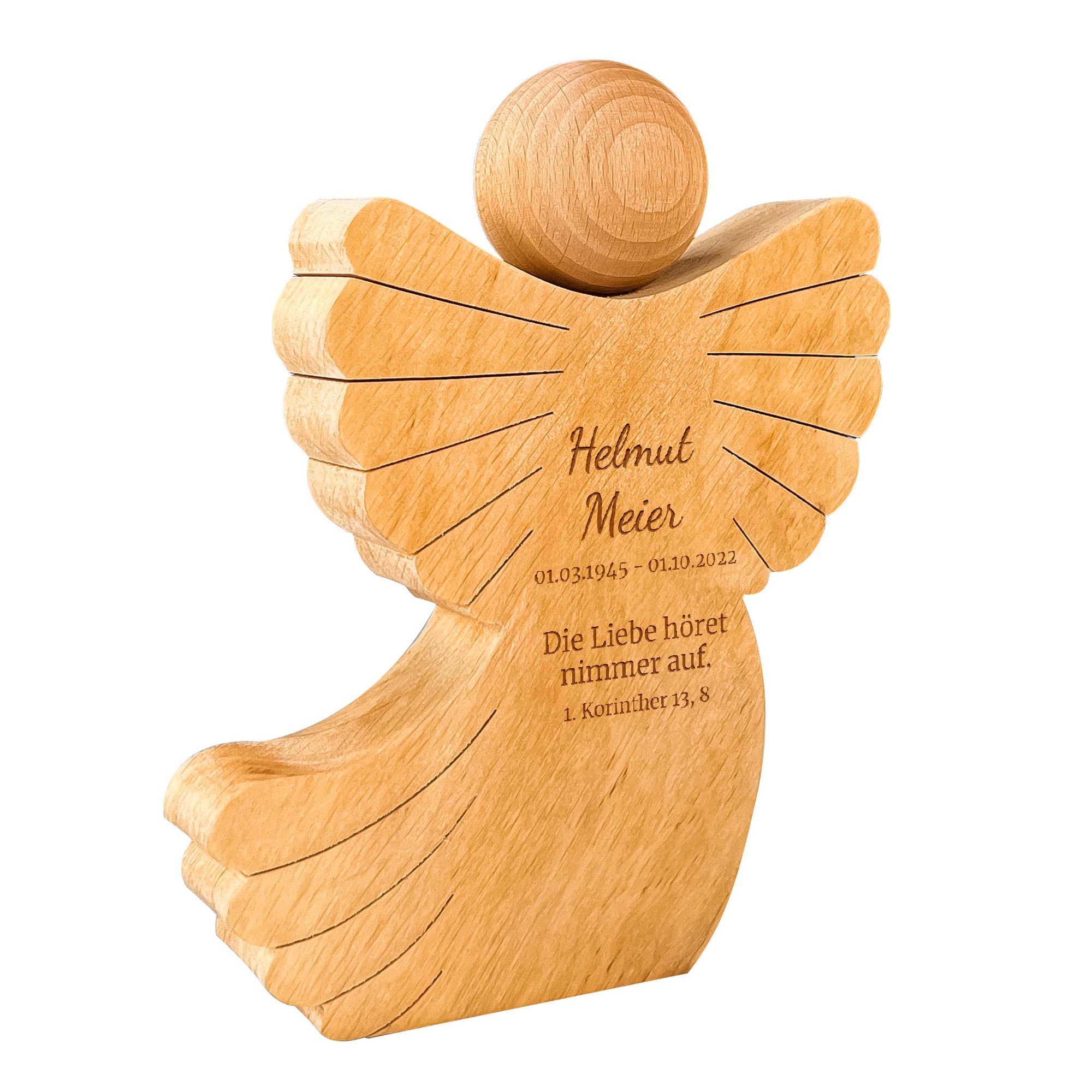 Personalisierter Holzengel mit Schweif - Die Liebe höret nimmer auf Personalisierter Holzengel mit Schweif - Die Liebe höret nimmer auf