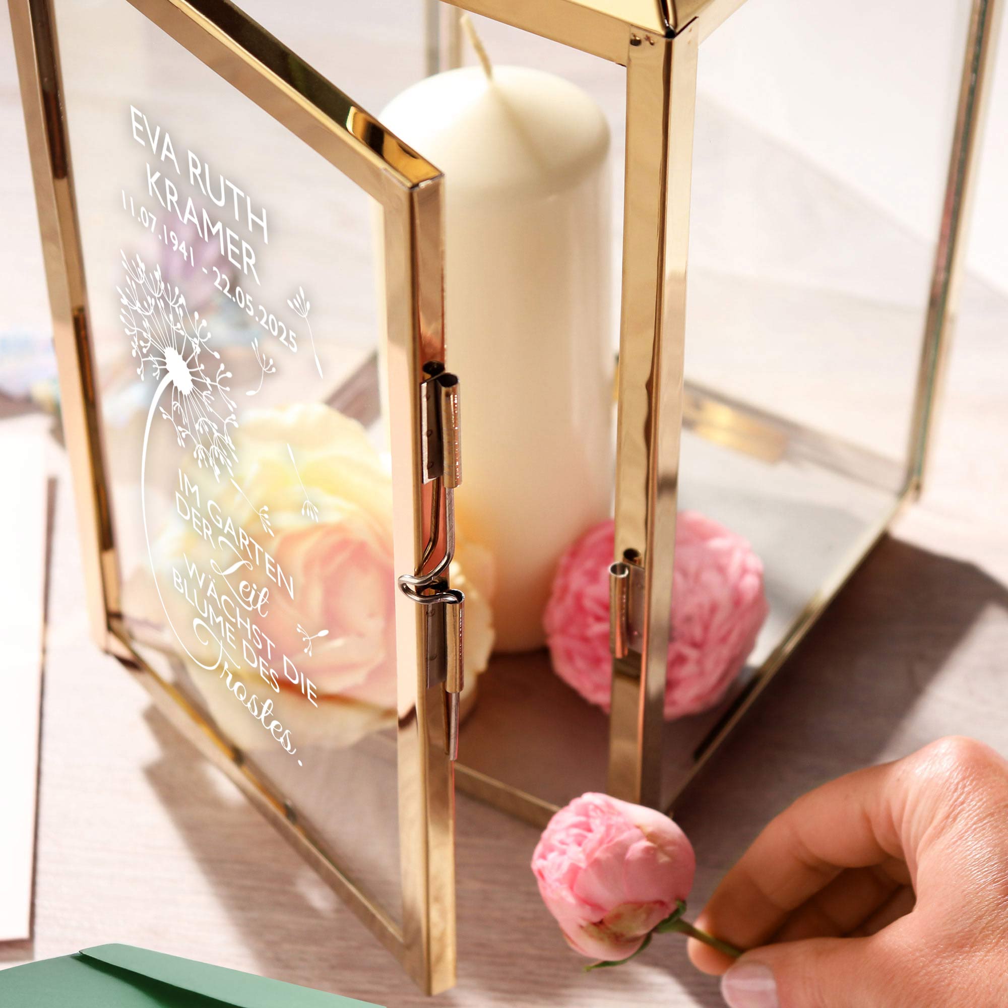 Personalisierte Gold Laterne - Blume des Trostes Personalisierte Gold Laterne - Blume des Trostes